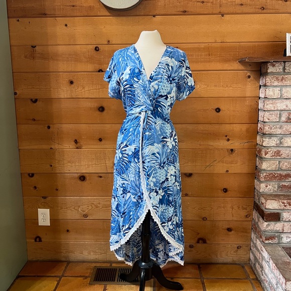 america & beyond Dresses & Skirts - America & Beyond Blue Floral Tropical Dress NWT